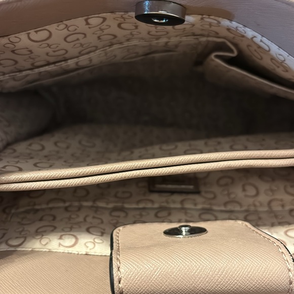 Guess pink shoulder bag with crossbody strap and matching wallet - Picture 6 of 10